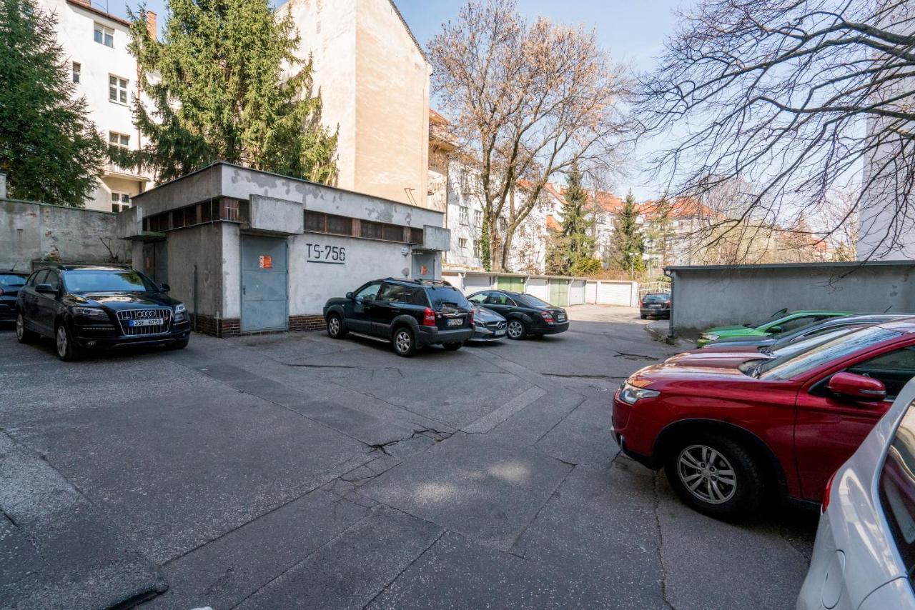 Stylish Centrally Located 1Br Apartment With Parking Bratislava Eksteriør billede